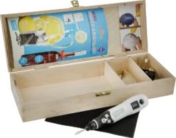 Graviergerät In Einer Holzkiste